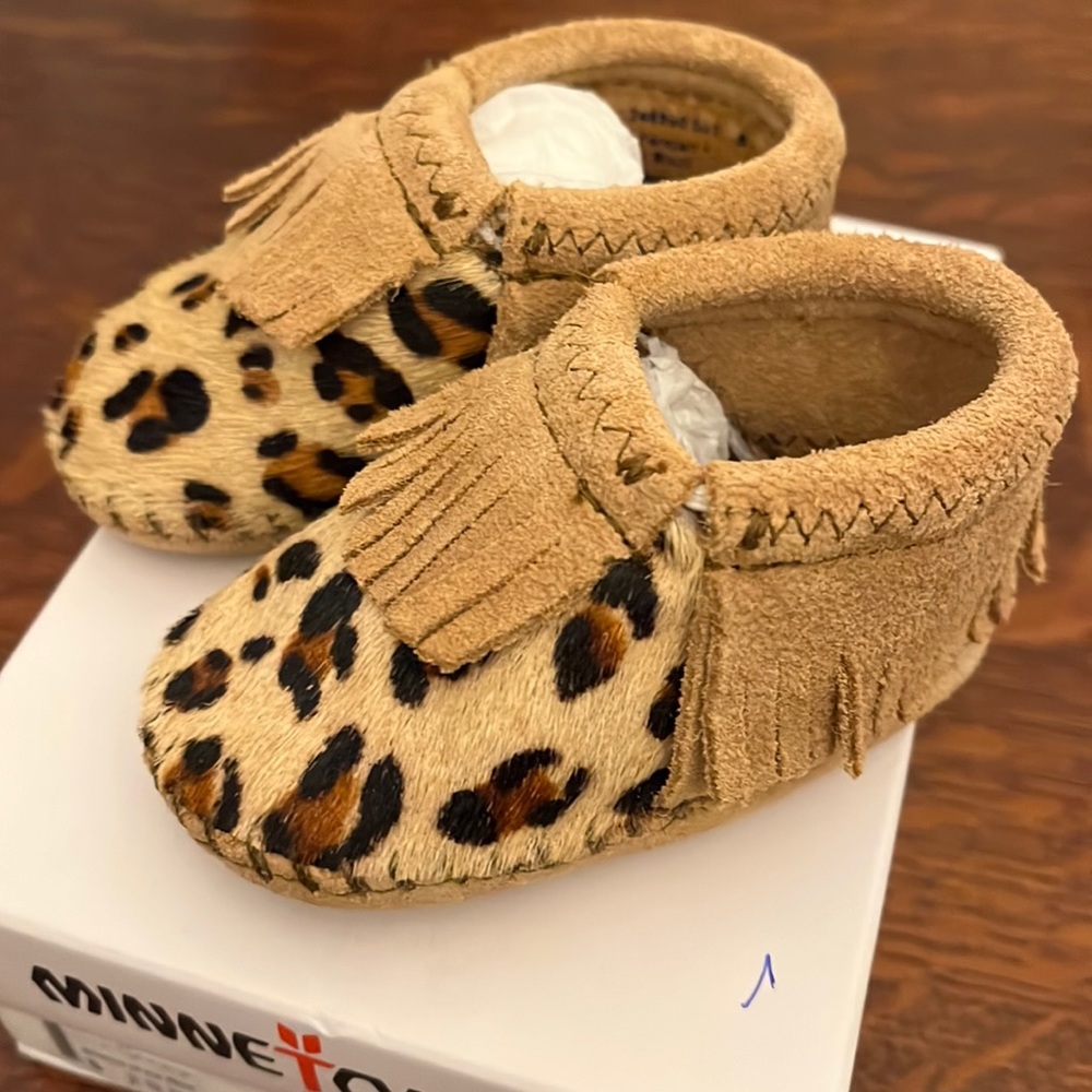 NIB Leopard Riley Minnetonka Moccasin
